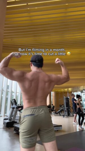 Yoshi Sudarso Instagram - Definitely been harder these days not being able to gym anytime I want, but I wouldn’t change the situation for anything. I just have to make a more conscious decision to keep fitness a priority in my life 💪🏼