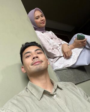 Yoshi Sudarso Instagram - Season 2 finale udh tayang!! Setuju ga sm ending ini? Menyenangkan? Menyeblin? Gimana menurut kalian? 

Roller coaster bngt kan, season ini? 🔥

Aku bahagia bngt bs kumpul sm pemain2 Wedding Agreement untuk season kedua ini. Semuanya seru, baik, dan aku kangen bngt sm mereka! InsyaAllah kita bs kerja sama lg yaa 🥰 

Also, slide terakhir ada spoiler ya gengs, hati2 swiping wkwkwk, jangan sampe bocor sebelum nonton eps ini!

Love you guys, cukup dari aku, bang Salman, sampe ketemu lagi 🥰