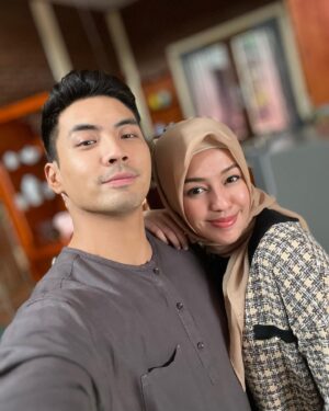 Yoshi Sudarso Instagram - Season 2 finale udh tayang!! Setuju ga sm ending ini? Menyenangkan? Menyeblin? Gimana menurut kalian? 

Roller coaster bngt kan, season ini? 🔥

Aku bahagia bngt bs kumpul sm pemain2 Wedding Agreement untuk season kedua ini. Semuanya seru, baik, dan aku kangen bngt sm mereka! InsyaAllah kita bs kerja sama lg yaa 🥰 

Also, slide terakhir ada spoiler ya gengs, hati2 swiping wkwkwk, jangan sampe bocor sebelum nonton eps ini!

Love you guys, cukup dari aku, bang Salman, sampe ketemu lagi 🥰