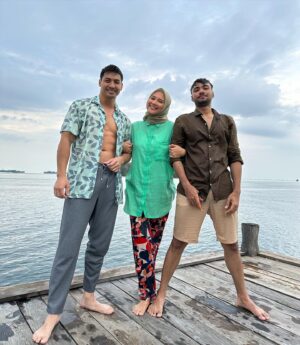 Yoshi Sudarso Instagram - Adegan apa nih di pantai? Jangan lupa nonton episode terbaru!! Pilih siapa yaaaaa