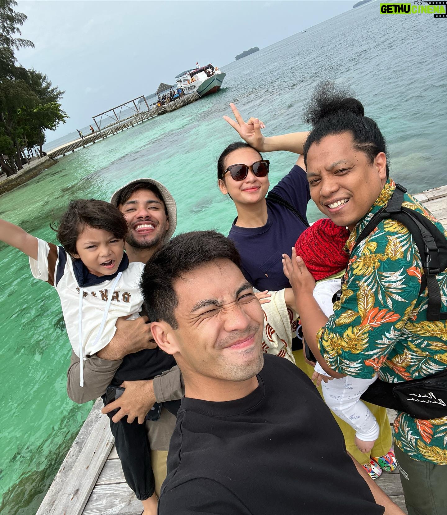 Yoshi Sudarso - 298.3K Likes - Adegan apa nih di pantai? Jangan lupa nonton episode terbaru!! Pilih siapa yaaaaa