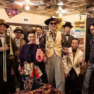 Yoshie Nakano Instagram - 、、、

2023
ミッドナイトデジャヴ
お越しいただき
みなさま
ありがとうございました

今年もこうして
我々バンドメンバー、スタッフ、
力を合わせて弾きれたこと
そして
DJロボ宙　@robo_scrappin さんと
角銅さん　@manami_kakudo の素晴らしい選曲
そこにオーディエンスみんなの
熱い思いに焼かれて
チリと灰です
NHK朝ドラ『ブギウギ』主題歌も、
フルで歌えて
スペシャルハッピーさ〜

今年は、例年よりも日数が少なかったのもあって
もはや、デジャヴロス、、、
あーーーこの気持ちどしたらえーねん
トランポリンで
叫びながら跳ねまくりたいーーーっ！！！

今年も残りわずかですね

みなさん
良い年の瀬をお迎えくださいませ

サンキュデジャヴ〜🩷

photo by @hiroshinirei 

#ミッドナイトデジャヴ
#midnightdejavu 
#エゴラッピン
#egowrappin