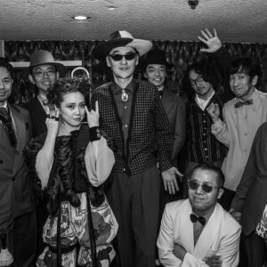 Yoshie Nakano Instagram - 、、、

2023
ミッドナイトデジャヴ
お越しいただき
みなさま
ありがとうございました

今年もこうして
我々バンドメンバー、スタッフ、
力を合わせて弾きれたこと
そして
DJロボ宙　@robo_scrappin さんと
角銅さん　@manami_kakudo の素晴らしい選曲
そこにオーディエンスみんなの
熱い思いに焼かれて
チリと灰です
NHK朝ドラ『ブギウギ』主題歌も、
フルで歌えて
スペシャルハッピーさ〜

今年は、例年よりも日数が少なかったのもあって
もはや、デジャヴロス、、、
あーーーこの気持ちどしたらえーねん
トランポリンで
叫びながら跳ねまくりたいーーーっ！！！

今年も残りわずかですね

みなさん
良い年の瀬をお迎えくださいませ

サンキュデジャヴ〜🩷

photo by @hiroshinirei 

#ミッドナイトデジャヴ
#midnightdejavu 
#エゴラッピン
#egowrappin