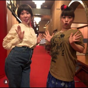 Yoshie Nakano Instagram - 、、、

コヤブソニック2023
4年ぶり復活
おめでとうございます
オオトリいただきました
ありがとうございました

コヤソニは、ミーハー魂が炸裂してしまいます

バダバタしすぎて唯一
撮っていただいた写真

爆乳三姉妹次女モリチチ
ヤンシー&マリコンヌ
こと森田まりこさん

2枚目
五年前の森田さんと私

まりこさま
めっちゃラブやん❤️

こんなして
舞台裏も、おもしろいのです

来年もコヤソニ
エゴラッピン
出演確定いただきました
よろしくお願いいたします

コヤブさん
お誘いありがとうございます
残っていただいたみなさま
ありがとうございました

ばっくにゅ〜ちゃうけど
ばっくにゅ〜

#コヤブソニック2023
#森田まりこさん
#エゴラッピン
#egowrappin
