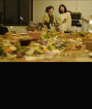 Yoshie Nakano Instagram - 、、、

80年続くイスラエルの老舗ブランドの靴
NAOTの奈良店の８周年ライブ
お誘いいただき
お越しいただき
ありがとうございました

イスラエルとパレスチナが共同で制作して
80年続いている靴
砂漠の上を歩いてるような心地よさがテーマと言うだけあってフカフカと軽くどこまでも歩けます

このイベントのお話しをいただいたのは
今年の春の終わり頃ですが、
ここ数週間で悲しくも
イスラエルとパレスチナの
戦争が始まってしまいました

戦争が終わらないあの地で分断されたイスラエルとパレスチナの両国が80年も力を合わせ制作され続けた靴だと思うととても気高く尊い
NAOTとはヘブライ語でオアシスと言う意味を持つようです
靴を履ける喜びを噛み締めて
必ずや楽園に辿り着けるよう
この世と言う砂漠を
一歩一歩踏み締めて
一秒一時一日
希望をもって歩いて行かねばと思う

こんなタイミングで
こんな機会をもらえたこと
深い感謝と
身に深く染み入ります

山のテーブルさんの打ち上げタコスも
美しい愛と平和のジオラマでした
マジ美味かったなあ〜
ありがとうございました

こんな思いを巡らせてくれた
いつも、素晴らしいご縁をくれる
大切な友達ピーコ
ずっとずーっと、元気で笑いあいたい
ありがとう
ありがとう

ワクワクする次の企画、実現できたらいいね！！

#naot
#山のテーブル
#pikka
#エゴラッピン
#egowrappin