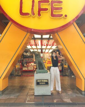 Yoshiko Sengen Instagram - ・
明日で発売から1週間だ、、、！
ドキドキ。
みなさん「バナナ」🍌は
もうお聴きになりましたかー？
MVはご覧になりましたかー？🌱
楽しんでいただけていたら嬉しいです🌸
朝のラジオ体操がわりに是非🎵
・
#バナナ
#🍌
#千眼美子
#with
#リトルアンツ
#大川隆法originalsongs 
#渋谷
#タワレコ
#音楽
#music 
#jpop