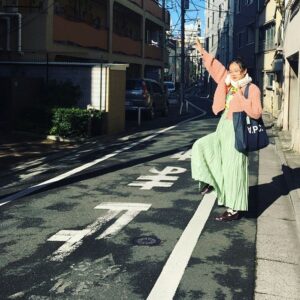 Yoshiko Sengen Instagram - ・
今年もお世話になりまくりました。
来年も何卒宜しくお願い致します。
うおーーーーーーーー！！！！！
よいお年をーーーーー！！！！！
🍊
#徹夜明け
#大晦日
#2020
#2021