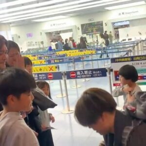 Yoshito Okubo Instagram - ついにこの日が来ました！！

碧人（長男）がスペインにプロサッカー選手を目指し出発しました。息子が夢に向かって突き進んでくれた事が嬉しい。本当に頑張って欲しい！！
これからは自分で切り拓いていかないといけないのでいっぱい大変なことがあると思うけど父として期待してるよ。

お見送りに来てくれた友達そして会いに来てくれた友達ありがとう！！

碧人は幸せだね。

頑張れ碧人⚽️

#碧人
#スペイン
#yoshito13