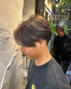 Yoshito Okubo Instagram - 碧人（長男）が遂に運転免許も取って髪も染めた😆
高校卒業して今が1番ワクワクするよね〜！！

昔を思い出すな〜🤣
オレは坊主やったけど！笑

#碧人
#長男
#yoshito13