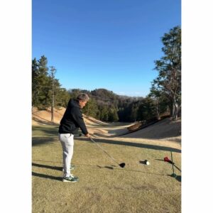 Yoshito Okubo Instagram - 先日、3人で回ったゴルフ⛳️

この日も楽しすぎたな🤣

動画見返すと面白いね…😆👍

ゴルフはそう上手くは行かない…。
だから面白い😊

2人に置いていかれないように
私も頑張ろー👊

#ゴルフ
#大久保嘉人
#村越優汰
#吉田沙保里