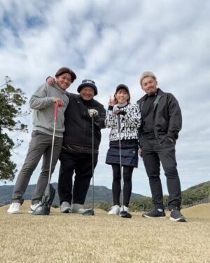 Yoshito Okubo Instagram - ドスコイ3人組と
優汰くんでゴルフ⛳️

楽しすぎたな～😆

やっぱりゴルフは最高やね⛳️

#ドスコイ3人組
#村越優汰
#ゴルフ