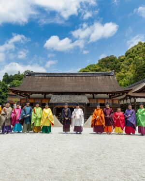 Yosuke Kubozuka Instagram - 六月一日(土)は、
朝から京都最古のお社のひとつ、
上賀茂神社／賀茂別雷神社にて、
黄檗売茶流の献茶会(平安参賀)に御先代直々のお声がけがあり、
参加させて頂きました⛩️

厳かで美しい日本を感じられる、
本宮での神々しい式だったんだけど、
何よりすごかったのはお庭でのMy師匠"Dozan11"と雅楽の響宴！

これが出来るレゲエアーティストはこの人だけでしょう…
ネクストステージに立った三木くんを、
しかと体感震撼させてもらいました。
前回の萬福寺の参加の時から「レゲエの神様キター」と、
関係者含め盛り上がってたけど、この度はマイクやスピーカーなしで前回よりも静かながら、まさに"満更でもなく"神っておりまして、聴いたことなさ過ぎて鳥肌モンだった。

邦楽2.0の朋友"渥美幸裕"ももちろん、
Dozan11を御先代にお繋ぎ出来たことで始まった新ステージ、
皆で新しい未来に辿り着いて、喜び合いましょう☻ね