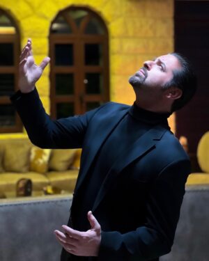 Youssef El Khal Instagram - أتى بي خالقي عبداً حرّاً
من كَرَمِهِ أُصبحُ ما أفعل
و منه أتنشّقُ الحياة
دَفِئَ جسدي بالملكوت
أسكُنُ ما بناه و أرتقي
فأنا به كائن بالوجود
أنبثقُ منه و أصيرُ إليه
فكيف أكون أو لا أكون؟
لا.. فقط أكون.
‏⁦‪#y_y_k‬