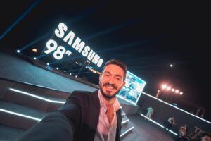 Youssef Othman Instagram - Yesterday was special as I shared the stage with @samsungegypt while they opened the curtains on their new 98-inch “Big Boss” QLED TV making it the biggest ever manufactured tv in all of Egypt. 

I personally cant wait to win my first @easportsfc match on this huge screen 

Supersize your entertainment
Supersize your watching experience
Supersize your lifestyle

#TheBigBossIsInTown
#DoTheSmartThings