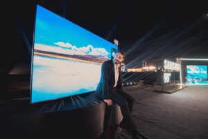 Youssef Othman Instagram - Yesterday was special as I shared the stage with @samsungegypt while they opened the curtains on their new 98-inch “Big Boss” QLED TV making it the biggest ever manufactured tv in all of Egypt. 

I personally cant wait to win my first @easportsfc match on this huge screen 

Supersize your entertainment
Supersize your watching experience
Supersize your lifestyle

#TheBigBossIsInTown
#DoTheSmartThings