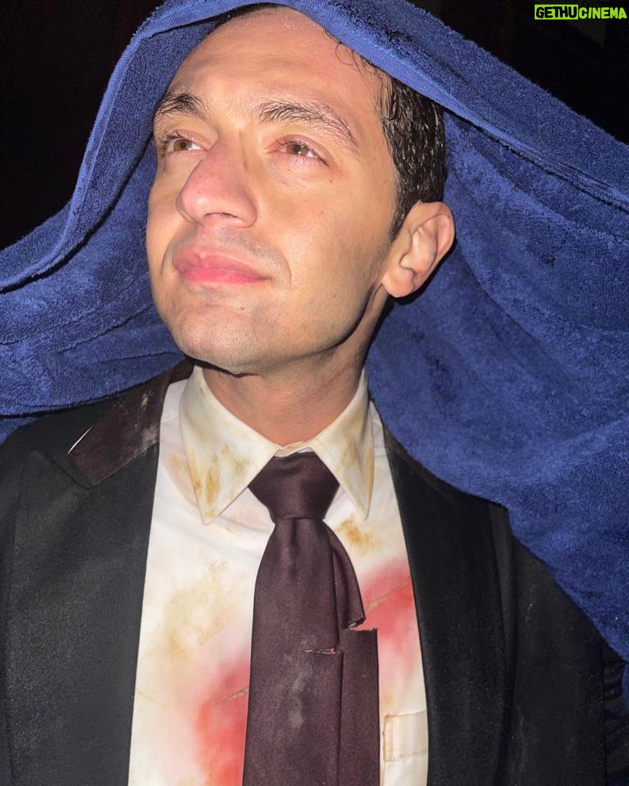 Youssef Othman - 3 Likes - Behind the scenes of #الغرفة_٢٠٧ pt2 🎬🗝️
@shahid.vod