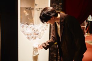 Yu Inaba Instagram - 『インディ・ジョーンズ』の最新作、『インディ・ジョーンズと運命のダイヤル』公開を記念した「ハミルトンポップアップショップ 原宿八角館」のオープニングへお邪魔してきました。

ハリウッド映画を観ていると目にすることが多いハミルトン。今作でもハリソン・フォードがハミルトンのボルトンを着用しています。

会場はハミルトンとインディ・ジョーンズ、両方の世界観が体感出来る空間になっていて、フォトスポットも満載。ジョーンズ博士にリスペクトを込めたスタイリングで写真を撮っていただきました。

イベントは6月27日（火）～7月10日（月)の期間中に原宿八角館にて開催されていますのでハミルトンがお好きな方もインディ・ジョーンズがお好きな方も是非。

@hamiltonwatch 
@indianajones

#ハミルトンとインディジョーンズ 
#hamiltonwatch 
#promotion 
#ハミルトン
