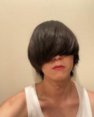 Yu Inaba Instagram - 気付けば髪が伸びています。

#著者近影
