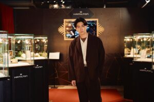 Yu Inaba Instagram - 『インディ・ジョーンズ』の最新作、『インディ・ジョーンズと運命のダイヤル』公開を記念した「ハミルトンポップアップショップ 原宿八角館」のオープニングへお邪魔してきました。

ハリウッド映画を観ていると目にすることが多いハミルトン。今作でもハリソン・フォードがハミルトンのボルトンを着用しています。

会場はハミルトンとインディ・ジョーンズ、両方の世界観が体感出来る空間になっていて、フォトスポットも満載。ジョーンズ博士にリスペクトを込めたスタイリングで写真を撮っていただきました。

イベントは6月27日（火）～7月10日（月)の期間中に原宿八角館にて開催されていますのでハミルトンがお好きな方もインディ・ジョーンズがお好きな方も是非。

@hamiltonwatch 
@indianajones

#ハミルトンとインディジョーンズ 
#hamiltonwatch 
#promotion 
#ハミルトン