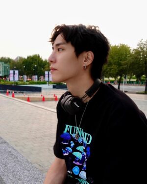 Yu Jin Instagram - 前幾天又把末代皇帝重溫了一遍，尊龍是真的帥啊！