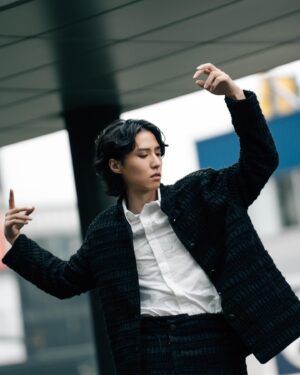 Yu Jin Instagram - 東方美學與西方剪裁的浪漫結合，古典優雅。

品牌 @shiatzychen #shiatzychen
撮影 @liupitz_eyes 
髮型 @fran_lin15 
彩妝 @une.yunique 
經紀 @fightingchance.co