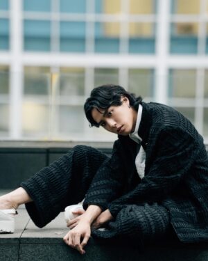 Yu Jin Instagram - 東方美學與西方剪裁的浪漫結合，古典優雅。

品牌 @shiatzychen #shiatzychen
撮影 @liupitz_eyes 
髮型 @fran_lin15 
彩妝 @une.yunique 
經紀 @fightingchance.co