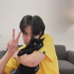 Yu Jin Instagram - 分享乙組家庭照🐈‍⬛