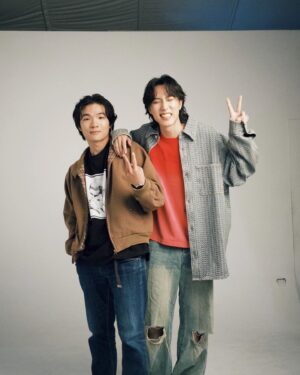 Yu Jin Instagram - 關於 @fivethriftyfamily 的宣傳碎片🧩

My jacket & shirt @marcjacobs , @imaginextw 
Hairstyle @fran_lin15 
Makeup @une.yunique