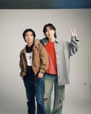 Yu Jin Instagram - 關於 @fivethriftyfamily 的宣傳碎片🧩

My jacket & shirt @marcjacobs , @imaginextw 
Hairstyle @fran_lin15 
Makeup @une.yunique