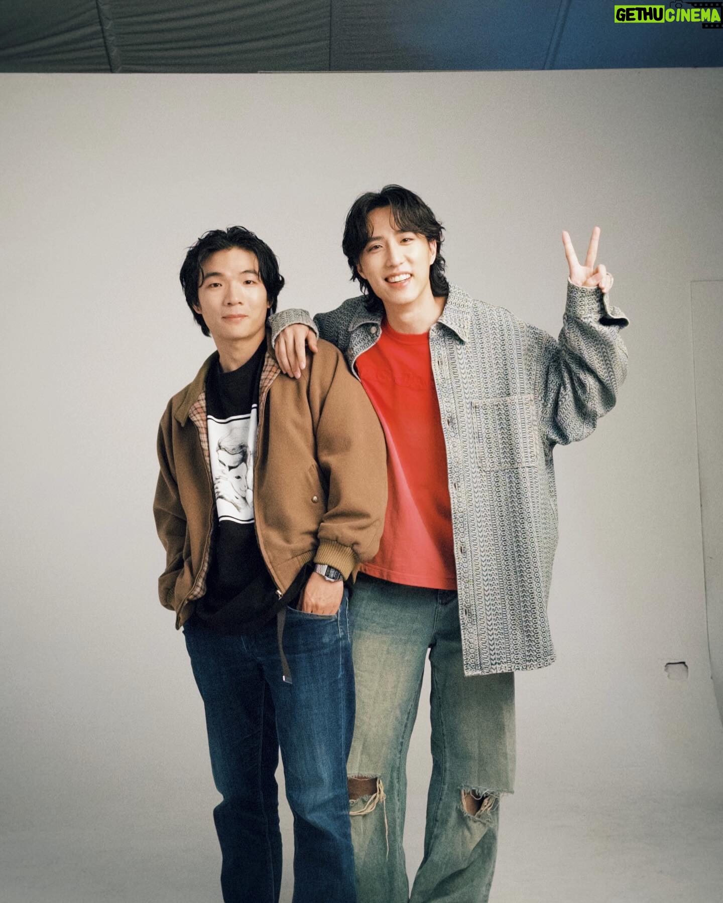 Yu Jin - 5.3K Likes - 關於 @fivethriftyfamily 的宣傳碎片🧩
My jacket & shirt @marcjacobs , @imaginextw
Hairstyle @fran_lin15
Makeup @une.yunique