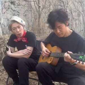 Yu Jun-sang Instagram - 추여사 . 4월의 어느날

#추여사 를 위한 노래 #모탁이가#염혜란 
#강기영 춤신깜짝출연^^#소문이 목소리출연 귀여워#함께했던 친구들 #고마워
#경이로운소문 #꼬옥 다시 만나자.우리