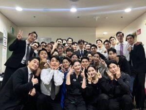 Yu Jun-sang Instagram - 뮤지컬 그날들 유정학으로 200회 공연하는 날이었습니다.고맙습니다^^

#뮤지컬그날들 #유준상 #지창욱
#200회 공연하는 날 창욱이와 마지막공연
#우리사랑하는 배우들
#사랑하는팬여러분 
#여러분들덕분입니다❤