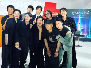Yu Jun-sang Instagram - 고맙습니다^^꼭 다시 만나길

#안석환#염혜란#조병규#김세정#유인수#유선동감독님 #진선규#강기영#김희어라#유준상#경이로운소문2_카운터펀치 

우리는 피를 흘리면서도 함께 웃었습니다.사랑합니다