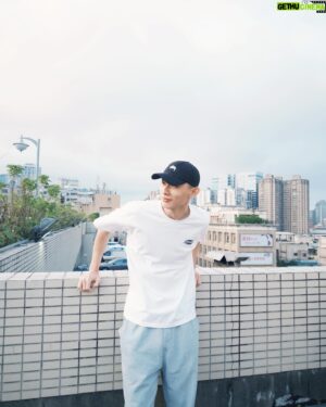 Yu-Tung Lin Instagram - ⁡
學長 @_shih.chengxuan 要辦生日音樂會啦！
請大家多多支持～～
雖然在服兵役不能聽到學長唱歌
但還是超期待的啦😆
感謝學長的T-shirt~
⁡