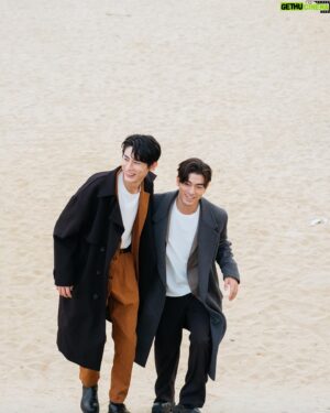Yu-Tung Lin Instagram - ⁡
那天我們一起在海邊談笑、嬉戲
愷突然問我：為什麼我們今天要穿成這樣來海邊
我說：我也不知道或許我們兩個就是想這樣一直耍帥到世界的盡頭吧。
⁡
⁡
📸 @olalayeholala
hair : @neo.lai
⁡
#林毓桐
#徐愷
#愷桐