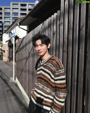 Yu-Tung Lin Instagram - ⁡
氣象預報答應我明天一定要降溫啊啊啊～
附上在東京的毛衣照☺️
⁡
#東京
#林毓桐
#芋頭 
@lovemespa