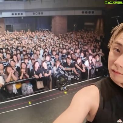 Yudai Ohno - 18.8K Likes - Da-iCE 10th Anniversary Live House Tour 2024
東京初日を無事に迎えることが出来ました。
応援してくださった全ての皆様、
ありがとうございます✨
初日ならではの緊張感も、もちのろんありましたが
Da-iCEのワンマンとしては約11年ぶりの想い出いっぱいの会場にこうしてみんなとまた戻ってこれたことが最高に嬉しかったです!!!!!
今年はメディアももちろんですが、
感謝の気持ちをより大切に
LIVE。
LIVE。。
LIVE。。。
三昧の10th Anniversaryにしていく良いスタートをきれたと思っています。
修正、改善するところはして、良かった事は伸ばす。
毎公演最高を更新して行きます😊‼️‼️
余韻が抜けるはずもないですが
目を閉じてみようと思います、、🥱笑
#感謝 #da_ice #ツアースタートだぜ #明日も一日楽しみましょう