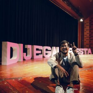 Yudha Keling Instagram - Semalem #dijegalsemestashow kelar dipentaskan. Gue rasa itu yang terbaik yang
bisa ditampilkan. Jadi, semoga yang dateng langsung maupun nonton streaming pada puas sama acaranya yaa!

Dari list-list materi itu, mana yang jadi favorit lu?

*tolong pujiannya hahahaha

--
Hasil foto dari @piokharisma