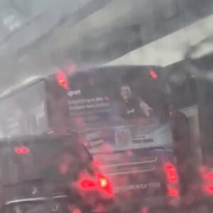Yudha Keling Instagram - Kenoraan pas liat busway yang ada muka sendiri 😂😂😂

Ada yang pernah liat ini gak? #yudhamology