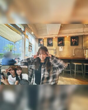 Yui Ito Instagram - ⁡
ちーむ友達。🫶🏻

#cafe #code #ootd #伊藤優衣 #itoyui #actor #instagood #instadaily #followme