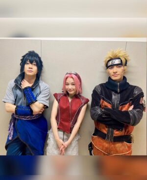Yui Ito Instagram - 舞台NARUTO🍥🍃

初演から8年間、計327公演
改めて応援していただき
誠にありがとうございました。🍥
⁡
偉大なる"NARUTO"という作品に出会い
ここまで一つの役を演じ続けられた事、
本当に有り難く思います。
⁡
この8年間、日本だけでなく海外での公演もあり、
マカオ、マレーシア、シンガポール、中国6都市…
これまでにたくさんの場所を訪れ、
素晴らしい景色の数々を目にする事が出来ました。
このような貴重な経験をさせていただいた事、
私にとって人生の宝物です。
⁡
⁡
大好きな第七班。
⁡
形は変われど、
4人で並べる日が来て本当に嬉しかった。
これまでの長い歴史、どの瞬間も大切。
⁡
第七班のシーンが今作あったけど
そんなの何年振りだろうか…。
⁡
みんな頼もしくて、
それぞれ違う形で作品を引っ張っていってくれました。
本当にありがとう。🌸
⁡
⁡
そして何より春野サクラちゃん。
あなたに出会えて、演じる事が出来て
私は幸せ者だ…！！！
⁡
サクラちゃんの気持ちを考えると
毎回苦しくて悔しくて、
複雑な気持ちを抱え続ける彼女を
ずっとずっと、抱きしめていました。
⁡
彼女が心から笑顔になれる瞬間までお届け出来て
報われたよね、本当に。
でもね、この事書いてるとまだうるうるしてしまう。😂
8年間も一緒だったんだもの。許して。😂🌸
⁡
これからもずっとずっと、大好きだ。
⁡
⁡
"NARUTO"の作品と同じように
舞台NARUTOもこの先愛され続ける事を
願っています…！
⁡
本当にありがとうございました🍥🍃
⁡

#naruto #ナルト #ライブスペクタクルnaruto #舞台 #舞台naruto #第七班 #春野サクラ #伊藤優衣 
⁡