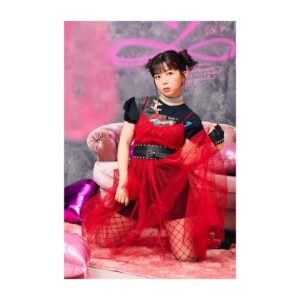 Yui Makino Instagram - #今年の写真は今年のうちに 

メイクも衣裳も初めてのチャレンジだったなー
こんな牧野もいかがでしょうか？😆
パンフには使用されなかったものの中にも
好きなカットがいっぱいありました♡

ユニットツアーがもうすぐ始まりますね！
応援してます♪

※お写真はライブパンフのアザーカット使っていいよと
制作スタッフさんから頂きました⭐︎

#imas #imas_cg #sol #佐久間まゆ