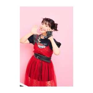 Yui Makino Instagram - #今年の写真は今年のうちに 

メイクも衣裳も初めてのチャレンジだったなー
こんな牧野もいかがでしょうか？😆
パンフには使用されなかったものの中にも
好きなカットがいっぱいありました♡

ユニットツアーがもうすぐ始まりますね！
応援してます♪

※お写真はライブパンフのアザーカット使っていいよと
制作スタッフさんから頂きました⭐︎

#imas #imas_cg #sol #佐久間まゆ