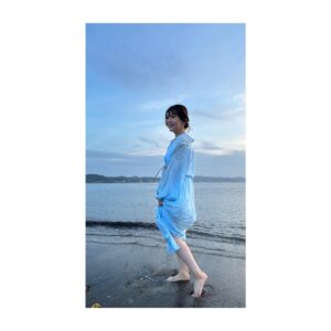 Yui Makino Instagram - 異国を感じる夏の景色🏝️

#ロケで行ってきました 
#完成が楽しみ 

マネージャーさんが撮ってくれたオフショが素敵すぎるので
ちょこちょこ載せていっても良いですか？☺️🩷