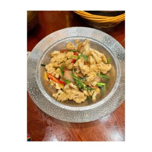 Yui Makino Instagram - ただ、ひたすらに、重慶ご飯🌶️

花椒がアクセントの重慶ラーメンが美味し過ぎて
滞在中めちゃめちゃ食べました。
重慶行かれる際には是非！笑

アテンドして下さったスタッフさんおすすめのお茶屋さんでは
緑茶とライチのミルクティーを頂きました。
美味しかったー！

#ラッフルズシティショッピングセンター 内のスーパーで
お土産もたくさん買いました🩷
入口にドリアンがめちゃめちゃ陳列されてたよ
手を出す勇気は無かった🤣

#スーパーって楽しい ！
#食文化を知る とても素敵な場所だと思うんだ☺️
#美味し過ぎて食べ過ぎた 
#帰ってきたら2kg増 
#絶賛ダイエット中 
#頑張ります