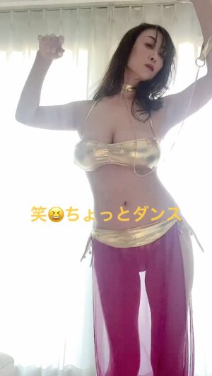 Yūka Sawachi Instagram - ベリーダンスは好きだけど、どこで練習するのかしら？
カラダを動かしてない、、、
週末少し歩く事から始めます😱❤️🙇‍♀️