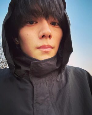Yuki Inoue Instagram - ・
自撮ってみました
もう2月が終わりそうで
気がつくと春ですね
花粉で目が少し痒い、、気がしてます