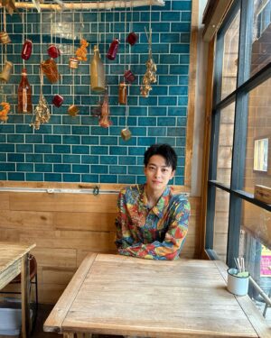 Yuki Inoue Instagram - ・
『JUNON』9月号本日発売です
下北沢を堪能してきました

ヘアメイク／MIZUHO(VITAMINS)さん
スタイリスト／徳永 貴士さん