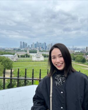 Yuki Terada Instagram - ロンドンといえば！
ここは外せないでしょう！

📍グリニッジ天文台

本初子午線が通る場所。
経度を測る時の基準になる場所。

ってことで、
ベタに0度線を跨いできました🤣🤣✨

都心からちょこっと離れた場所にあります。
グリニッジ公園の中に入ってから、
さらに10分ほど歩くと展望台が見えてくる！

本初子午線自体は、無料でも見ることができます。
でも、この有名スポットに行って、
線を跨ごうと思うと有料です🙂💰

その額、『20£』！！！

想像よりこじんまりしてる場所だったので…
うん、まあ……高i……🙂🙂

でも、せっかくの観光！
と思えば経験としていいなと思いました🙋‍♂️

近くにマーケットもあるよ！
ここも合わせていくのがオススメ！！✊

#ロンドン #ロンドン観光 #ロンドン駐在 #グリニッジ天文台 #london🇬🇧 

※コメントがうまく投稿されておらず、再投稿しました🙇‍♂️