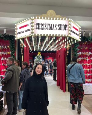 Yuki Terada Instagram - 🇬🇧ロンドン旅行記③
〜お酒好き必見！オススメのお店を見つけた〜
見てください！
この圧巻のワインの品揃え🍷✨

たまたま見つけたんだけど、
ここがめーーーっちゃ良かった！！！ので、シェアハピ🙌

『Hedonism Wines』
@hedonism_wines 

ロンドンの中心エリアを
ぷらぷらっと歩いてたら着くくらいの位置にあります。

地下もあって、店内は2フロア。
広い敷地にずらーっと世界各国のワインが並んでます！
数で言うと、軽く4桁本は超えてると思う。
下手したら5桁本あるかも🤔？

ワインだけじゃなく流行りのジンや日本酒まで！

ほら、外食は高いし、円安だしさ(涙)
滞在中の数回は、
宿でご飯を済ませようって人も多いと思うんです。
宿で飲むお酒を探すには、ここ最高最強！！！

ここは、酒好きのテーマパークや！笑
買わなくても、見てるだけで楽しいから
観光の合間に立ち寄るのもオススメです🙋‍♂️

値段もピンキリあったんで安心ですよ☺️🍷

ロンドン中心部に行った際はぜひ！

#ロンドン #旅行記 #フリーランス女子 #フリーランス

＊＊＊＊＊＊

ここからは、
少し自分の気持ちをお話したいと思います。

よければ最後までお読み下さい。

＊＊＊＊＊＊

少しご無沙汰の
更新になってしまいました。

日本が大変なことになっていますね。
被害の大きさを伝えるニュースを
海外から見る日々が続いております。

「旅行記を投稿します！」

と言って、滞在中の記録を更新していたわけですが、
さすがに不相応なのではないかと思い、
少しの間、自粛をしておりました。

しかし、もし日本にいたとしても、
私ができることは、
「募金」と「なるべく日常を過ごすこと」だけなはず。

海外にいても同じだろうと思いました。

「旅行記楽しみにしています！」
そう言って下さっていた方のためにも、
通常の投稿を復活させます。

被害に遭われた方に、心よりお見舞い申し上げます。
そして1日でも早い復活を祈っています。

海外から、募金もしました。

私のエンタメを楽しみにして下さっている方のために、
変わらず全力で向き合ってまいります。

どんな考えが、どんな行動が、
正しいのか、とても難しい世の中です。

自分なりの考えに、他者への配慮を添えて、
それぞれが納得できる行動をしていきたいですね。

＊＊＊＊＊＊

それでは！
これからもお付き合いよろしくお願いします🙌✨